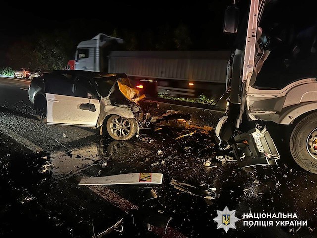 Фото новости: Поліцейські встановлюють обставини ДТП поблизу Коблевого за участі легковика та вантажівки Свежие новости: Поліцейські встановлюють обставини ДТП поблизу Коблевого за участі легковика та вантажівки